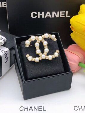 🍦🍦Chanel Double C Pearl and Rhinestone Brooch🍓🍓